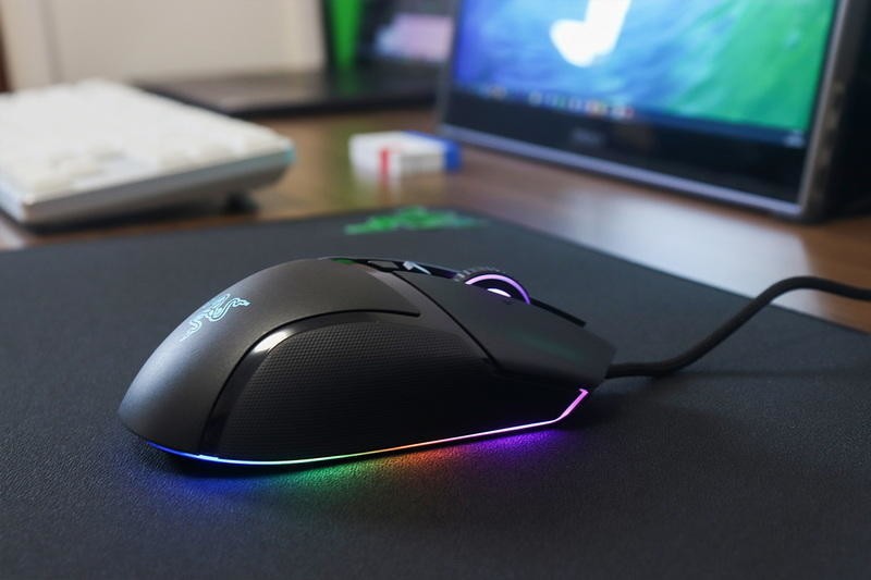 11幻彩区+26K DPI+纵横智能滚轮：雷蛇巴塞利斯蛇V3游戏鼠标体验