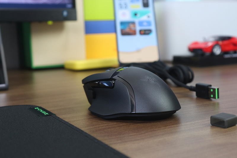 11幻彩区+26K DPI+纵横智能滚轮：雷蛇巴塞利斯蛇V3游戏鼠标体验