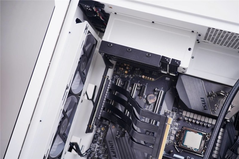 无压力运行《赛博朋克2077》，这套配置足够可以做得到