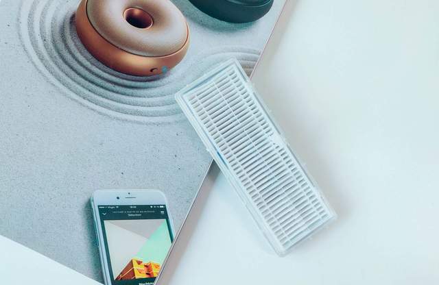 连垃圾都懒得倒，由利扫地机器人评测：垃圾自动收集，一月一次