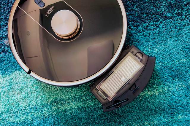 连垃圾都懒得倒，由利扫地机器人评测：垃圾自动收集，一月一次