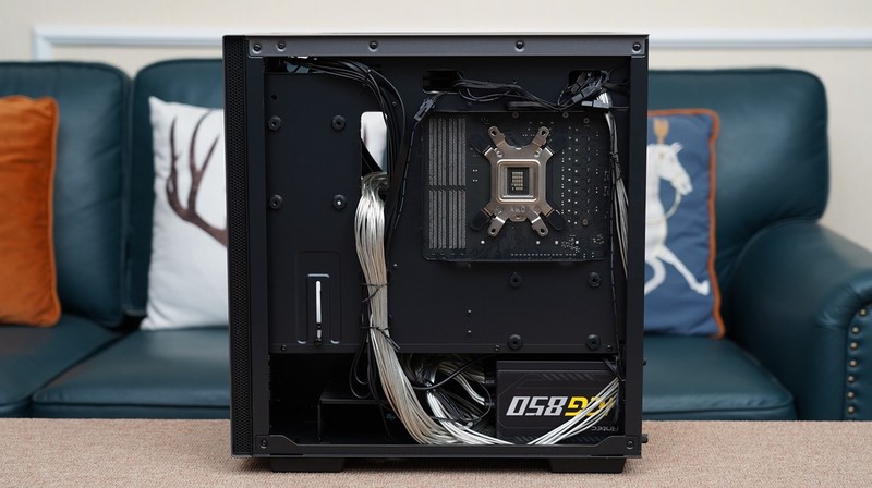 游戏学习两相宜？毕业季打造的高性能电脑主机分享