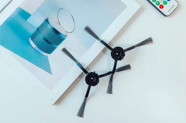 连垃圾都懒得倒，由利扫地机器人评测：垃圾自动收集，一月一次