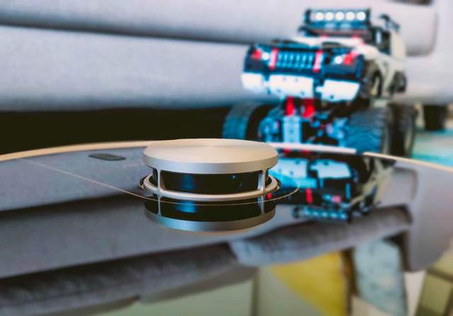 连垃圾都懒得倒，由利扫地机器人评测：垃圾自动收集，一月一次