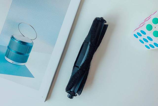 连垃圾都懒得倒，由利扫地机器人评测：垃圾自动收集，一月一次