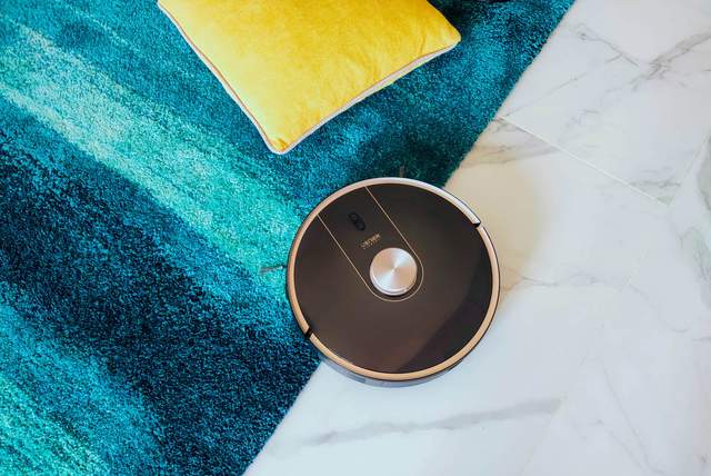 连垃圾都懒得倒，由利扫地机器人评测：垃圾自动收集，一月一次