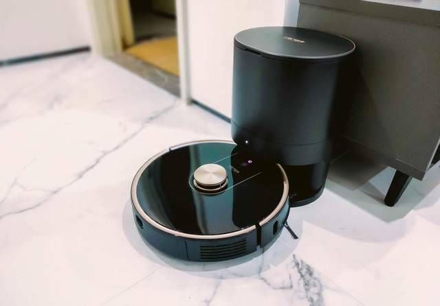 连垃圾都懒得倒，由利扫地机器人评测：垃圾自动收集，一月一次