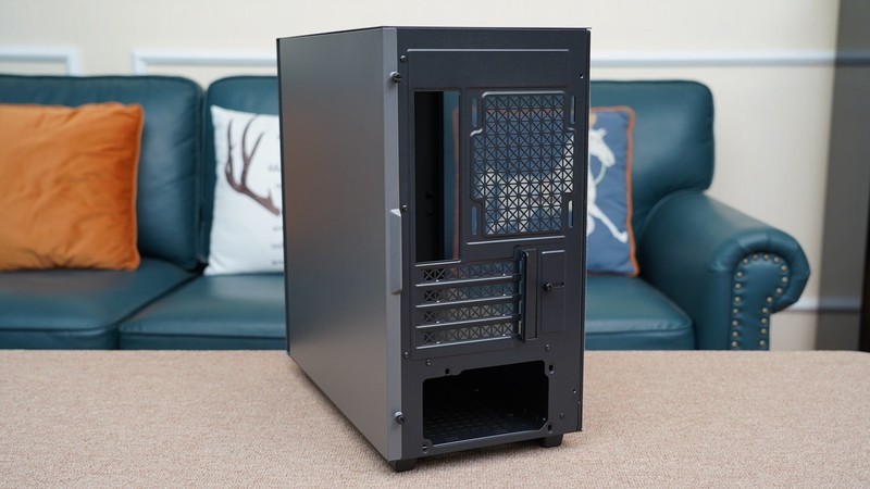 游戏学习两相宜？毕业季打造的高性能电脑主机分享