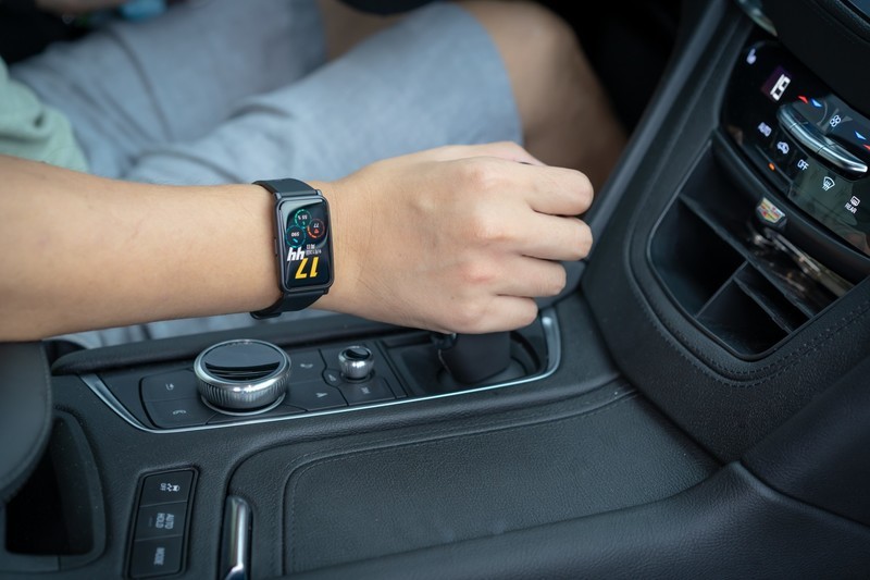 荣耀手表ES好不好用？网友：大号手环也配卖599元？试过后，真香！