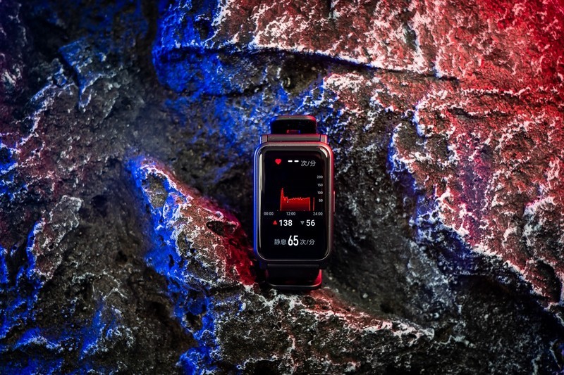 荣耀手表ES好不好用？网友：大号手环也配卖599元？试过后，真香！