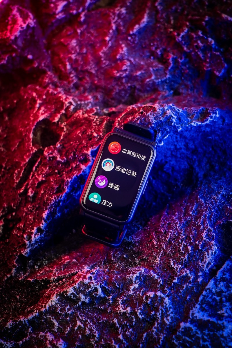 荣耀手表ES好不好用？网友：大号手环也配卖599元？试过后，真香！