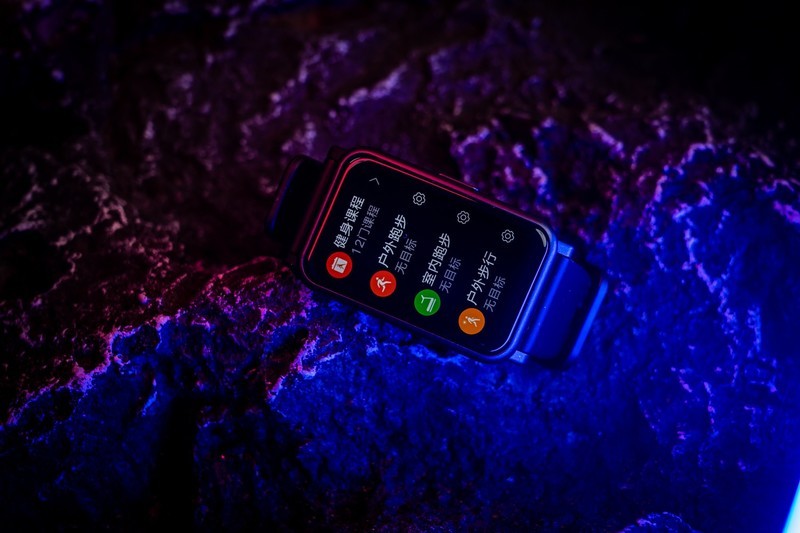 荣耀手表ES好不好用？网友：大号手环也配卖599元？试过后，真香！