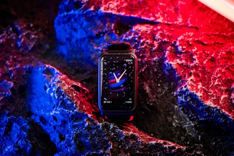 荣耀手表ES好不好用？网友：大号手环也配卖599元？试过后，真香！