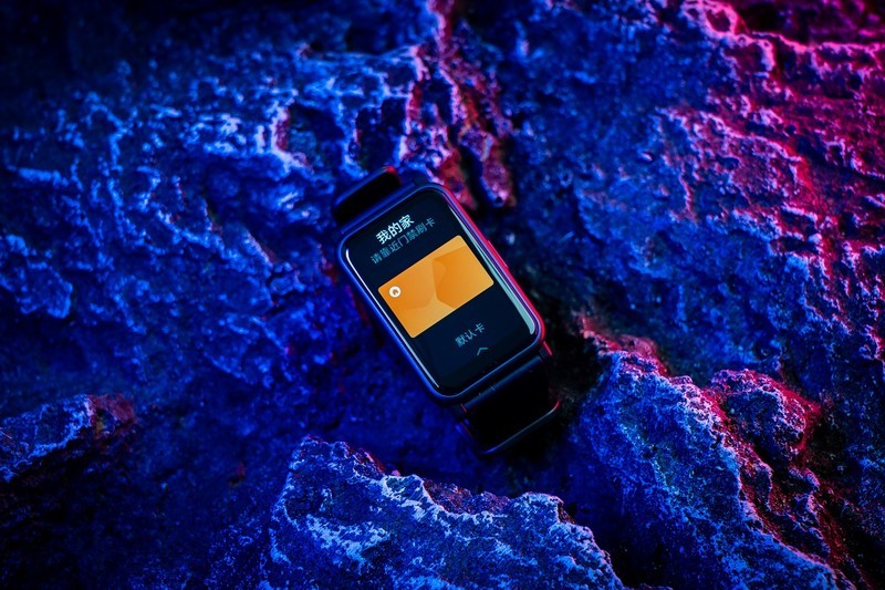 荣耀手表ES好不好用？网友：大号手环也配卖599元？试过后，真香！