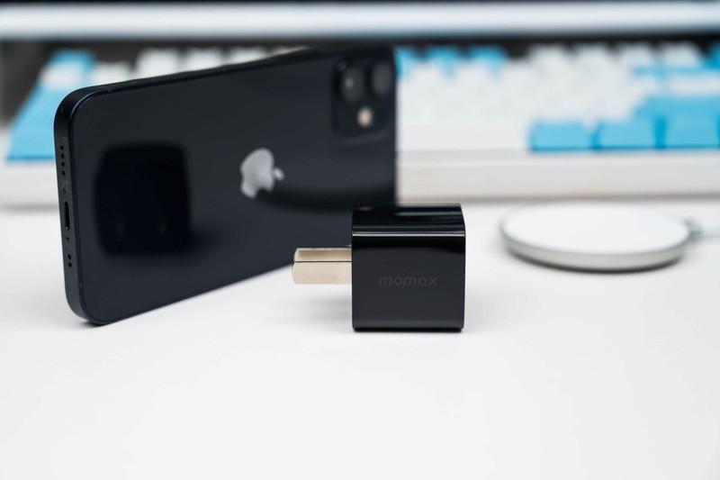 iPhone12不给“小白砖”，买个MOMAX“小黑砖”一样小巧好用