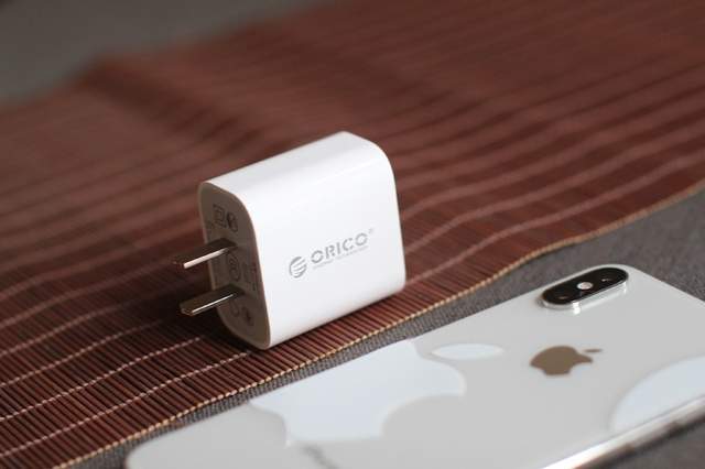 iPhone12 不给充电器？这样的