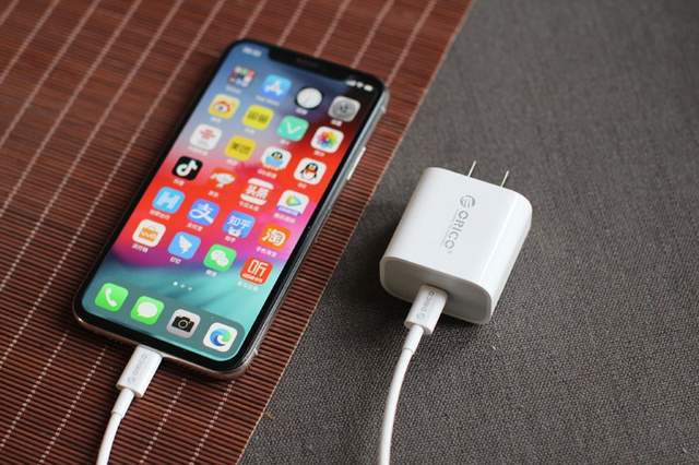 iPhone12 不给充电器？这样的