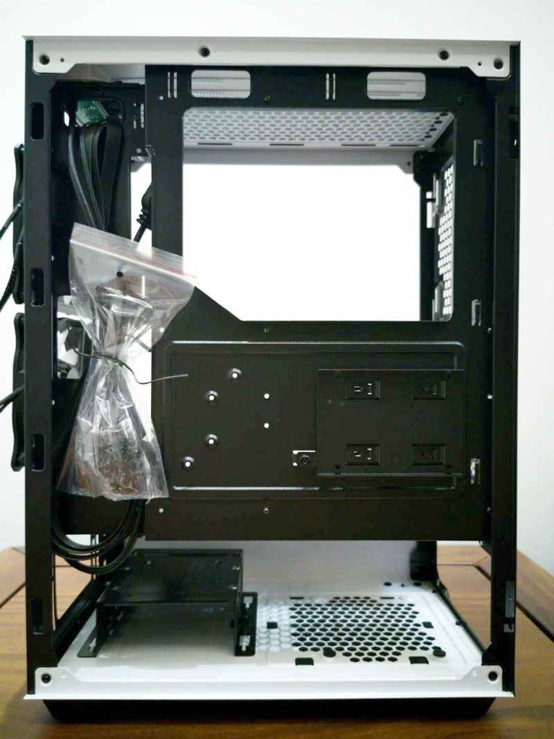 双十一装机还在找紧凑型的大侧透机箱吗？不妨看看长城魔镜M20