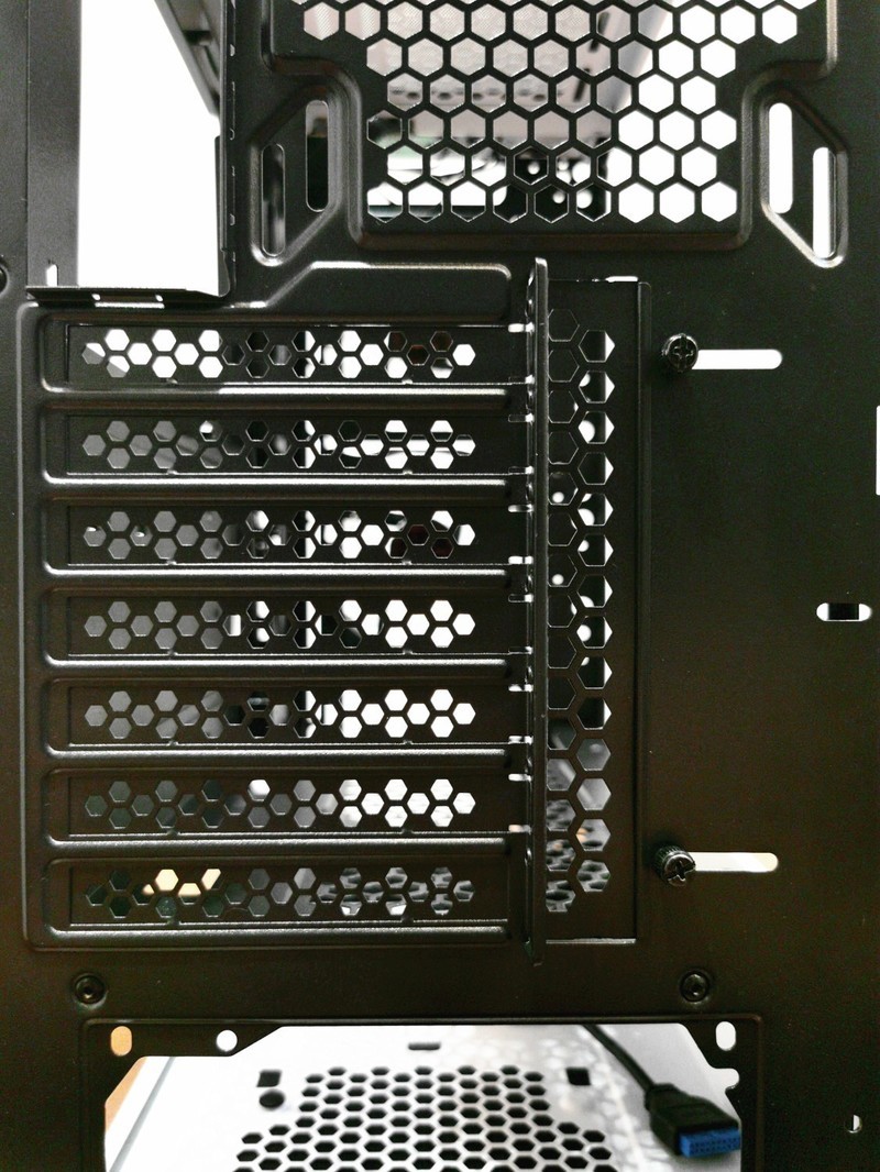 双十一装机还在找紧凑型的大侧透机箱吗？不妨看看长城魔镜M20