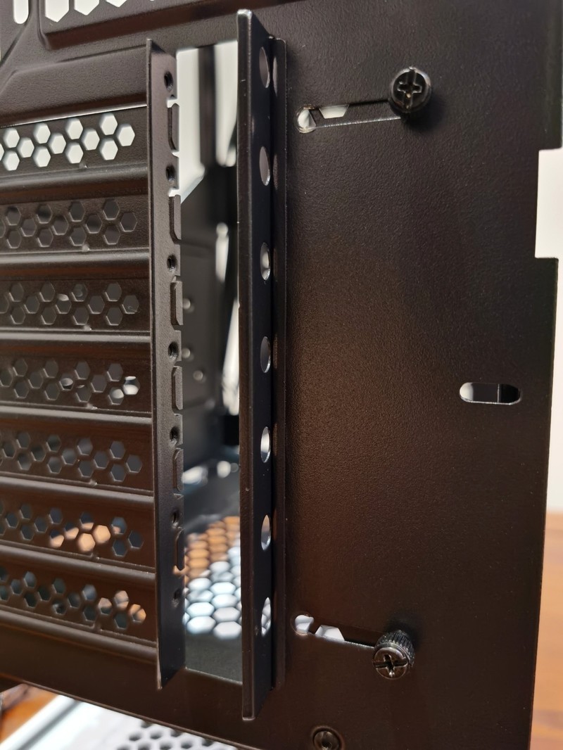 双十一装机还在找紧凑型的大侧透机箱吗？不妨看看长城魔镜M20