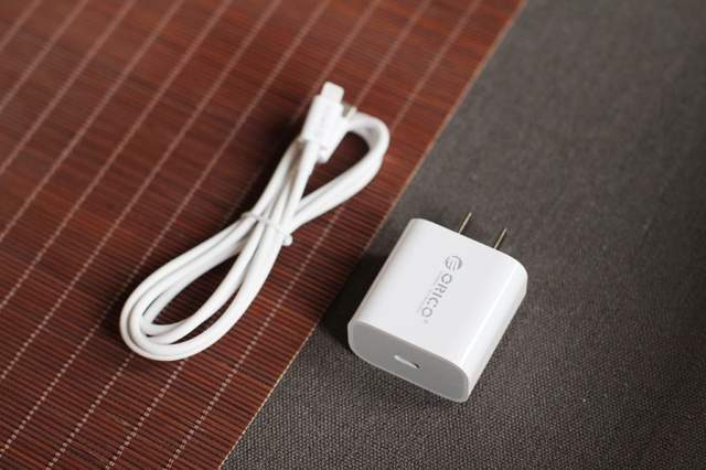 iPhone12 不给充电器？这样的