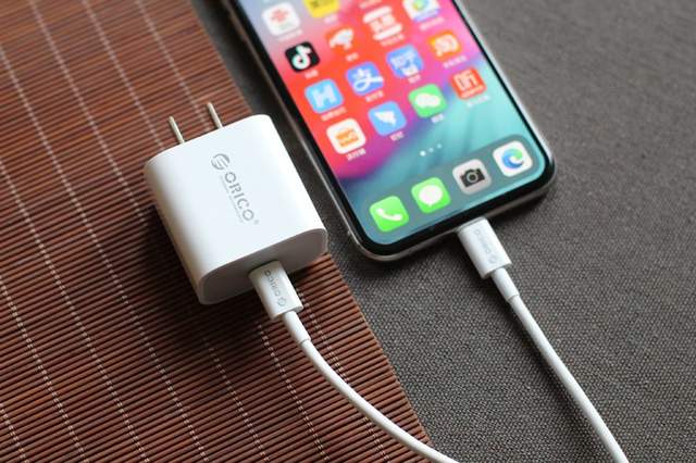 iPhone12 不给充电器？这样的