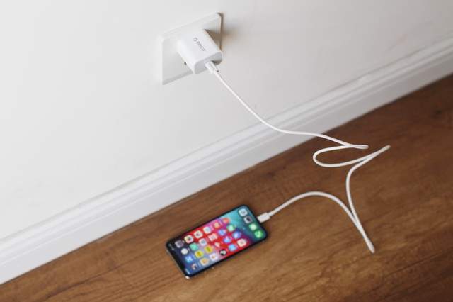 iPhone12 不给充电器？这样的
