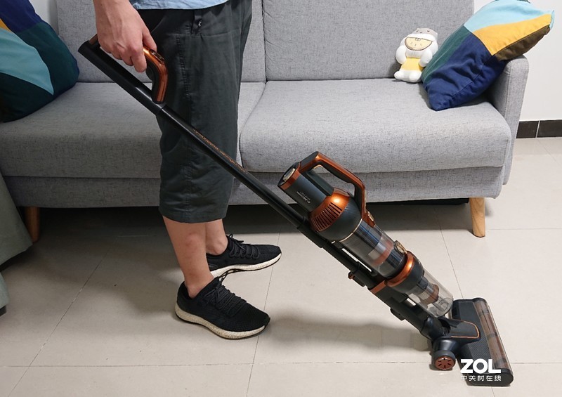 近8000元的立式吸尘器能否暴打全屋灰尘？莱克魔洁M12 Max深度体验