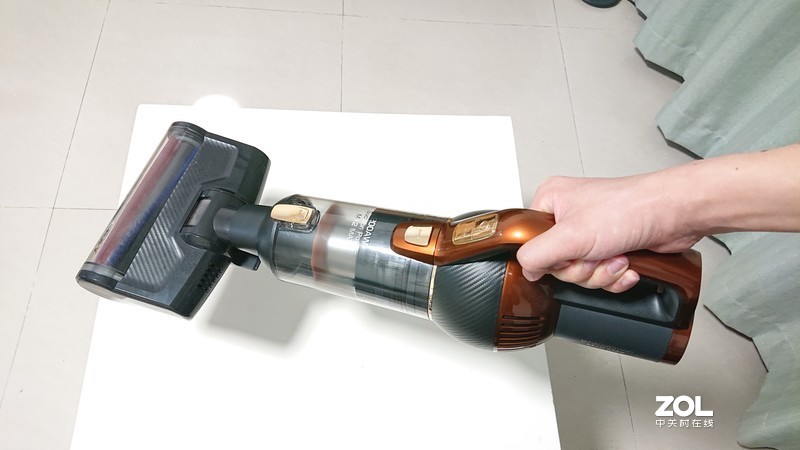 近8000元的立式吸尘器能否暴打全屋灰尘？莱克魔洁M12 Max深度体验