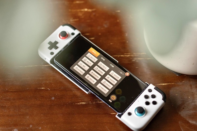 百元即可体验Switch，盖世小鸡GAMESIR X2上手