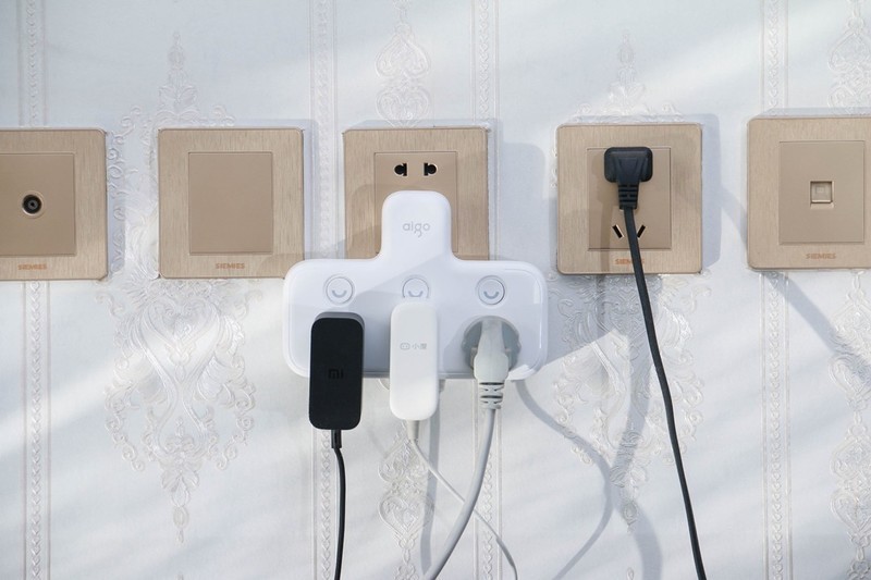 老房子墙面插孔不够用了怎么办？一招教你解决充电大问题