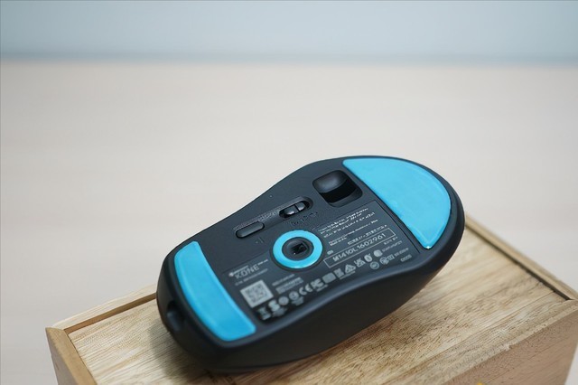 冰豹魔幻豹KONE PRO AIR无线职业版电竞鼠标：游戏必备利器