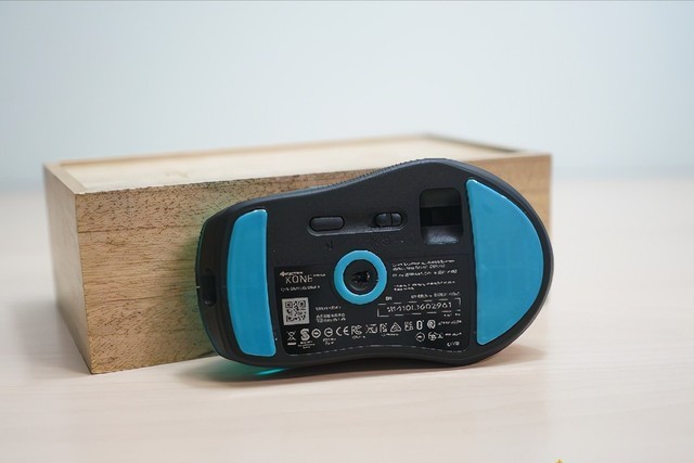 冰豹魔幻豹KONE PRO AIR无线职业版电竞鼠标：游戏必备利器