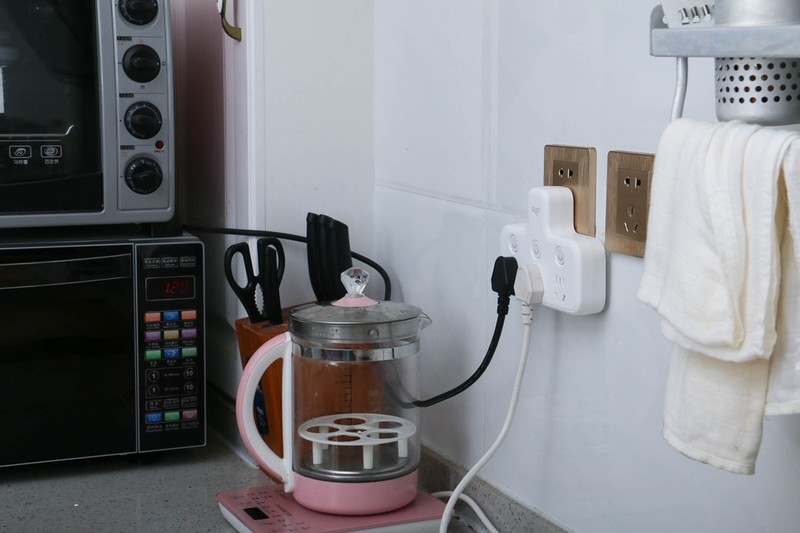 老房子墙面插孔不够用了怎么办？一招教你解决充电大问题