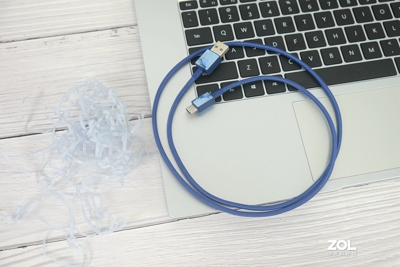 与小米同为杂货铺，一条数据线不到17元，小米华为手机的福音