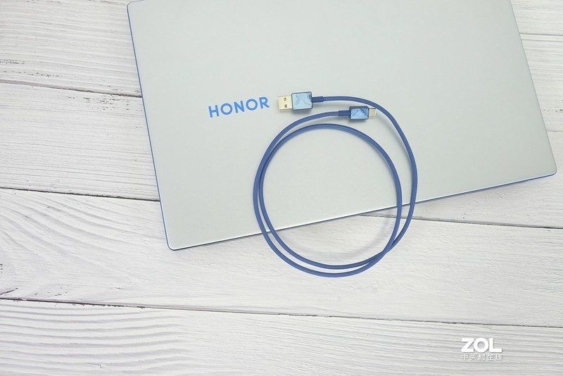 与小米同为杂货铺，一条数据线不到17元，小米华为手机的福音