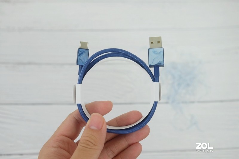 与小米同为杂货铺，一条数据线不到17元，小米华为手机的福音