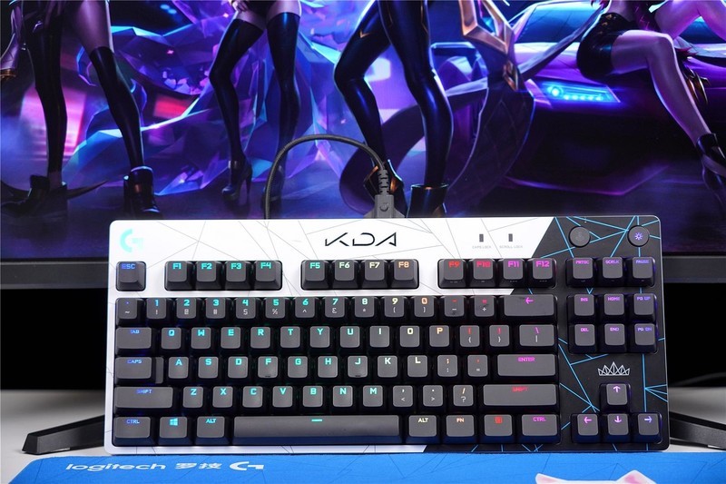 KDA甄选礼盒来袭，京东联手罗技，亲情推出外设限定套装！