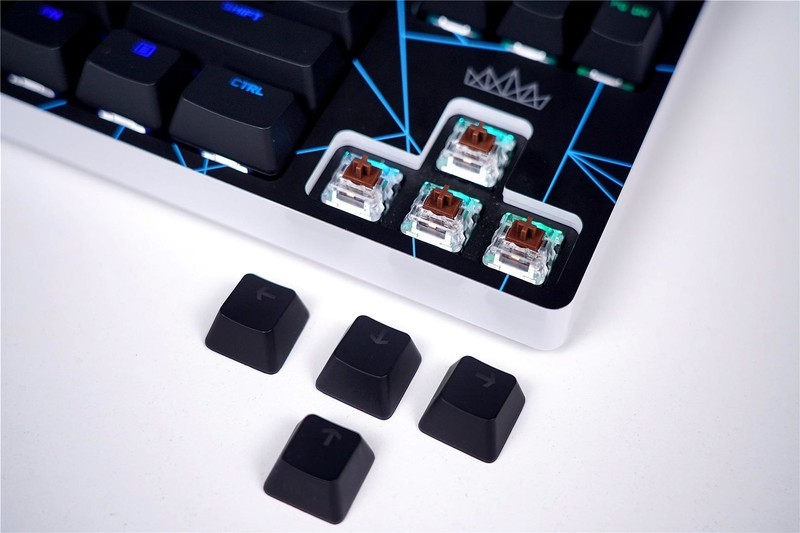 KDA甄选礼盒来袭，京东联手罗技，亲情推出外设限定套装！