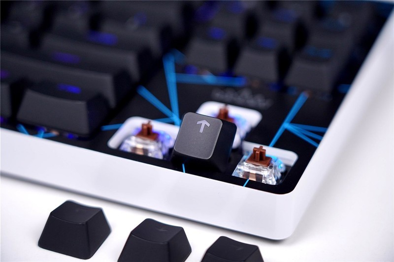 KDA甄选礼盒来袭，京东联手罗技，亲情推出外设限定套装！