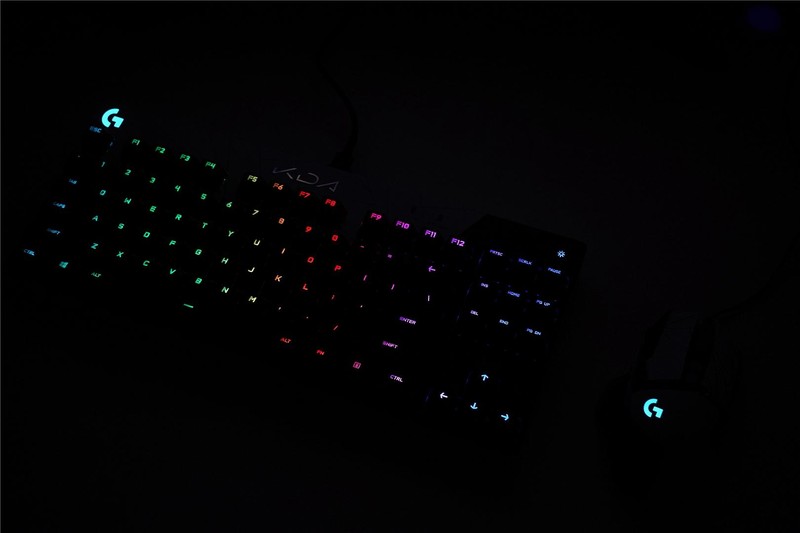 KDA甄选礼盒来袭，京东联手罗技，亲情推出外设限定套装！