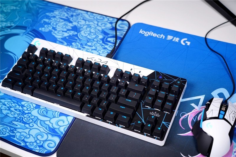 KDA甄选礼盒来袭，京东联手罗技，亲情推出外设限定套装！