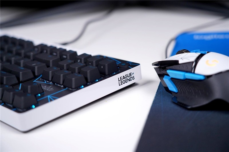 KDA甄选礼盒来袭，京东联手罗技，亲情推出外设限定套装！