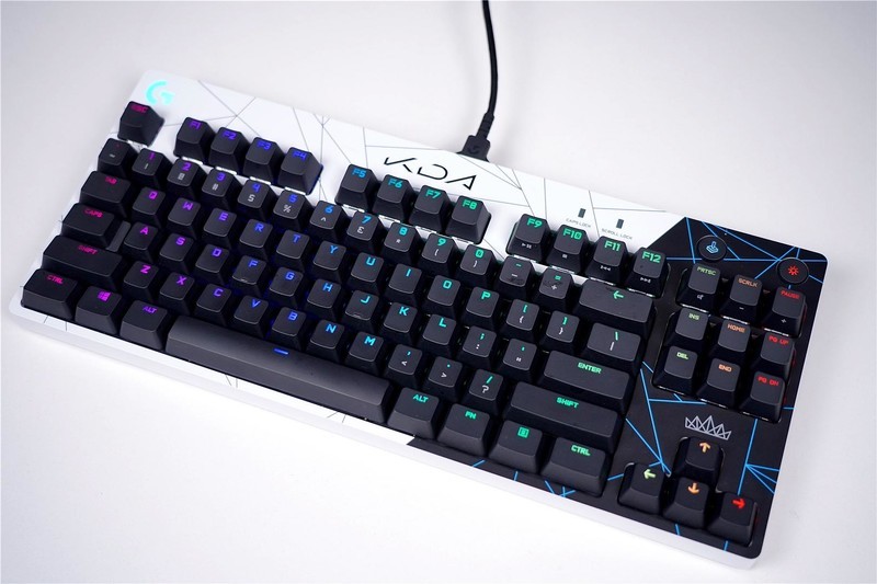 KDA甄选礼盒来袭，京东联手罗技，亲情推出外设限定套装！