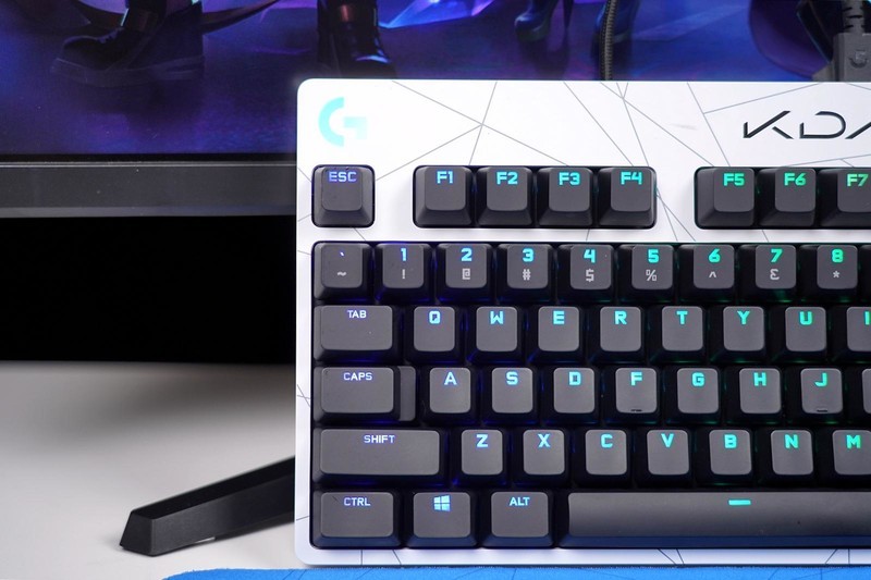 KDA甄选礼盒来袭，京东联手罗技，亲情推出外设限定套装！