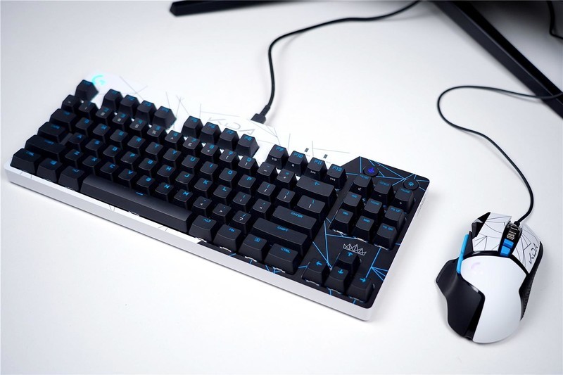 KDA甄选礼盒来袭，京东联手罗技，亲情推出外设限定套装！