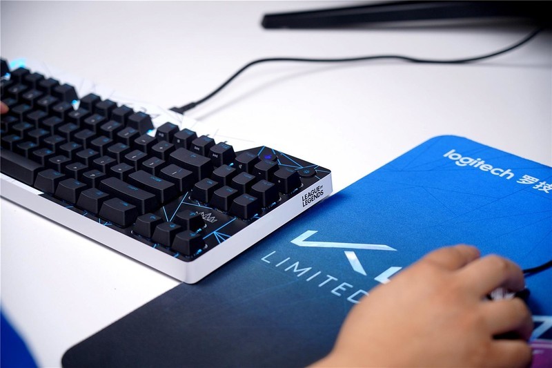 KDA甄选礼盒来袭，京东联手罗技，亲情推出外设限定套装！