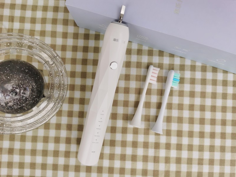 口腔师主推不伤牙扉乐电动牙刷，死磕八年提炼技术品质精度！