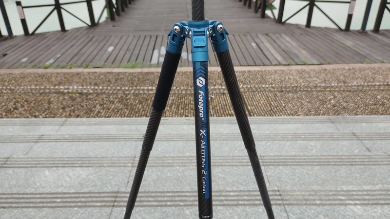 富图宝空气二号摄影三脚架，是真正意义上的便携式摄影三脚架