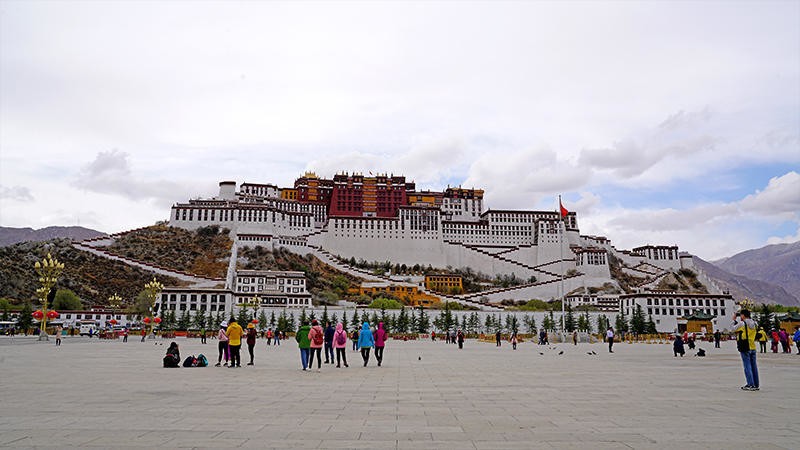 富图宝空气二号摄影三脚架，是真正意义上的便携式摄影三脚架